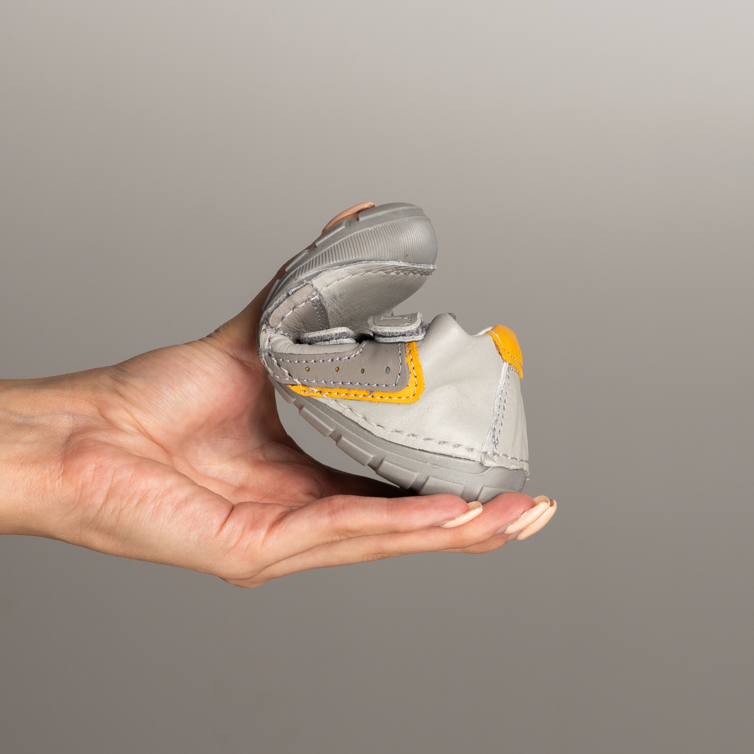 Pantofi Barefoot pentru bebeluși **PONKI Barefoot Slick Grey**, mărimi **19–23**